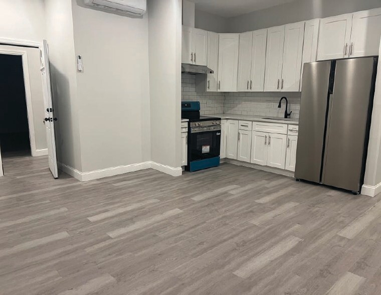 More Photos Of 273 Willis Ave, Mineola Storefront Retail Residential For Sale