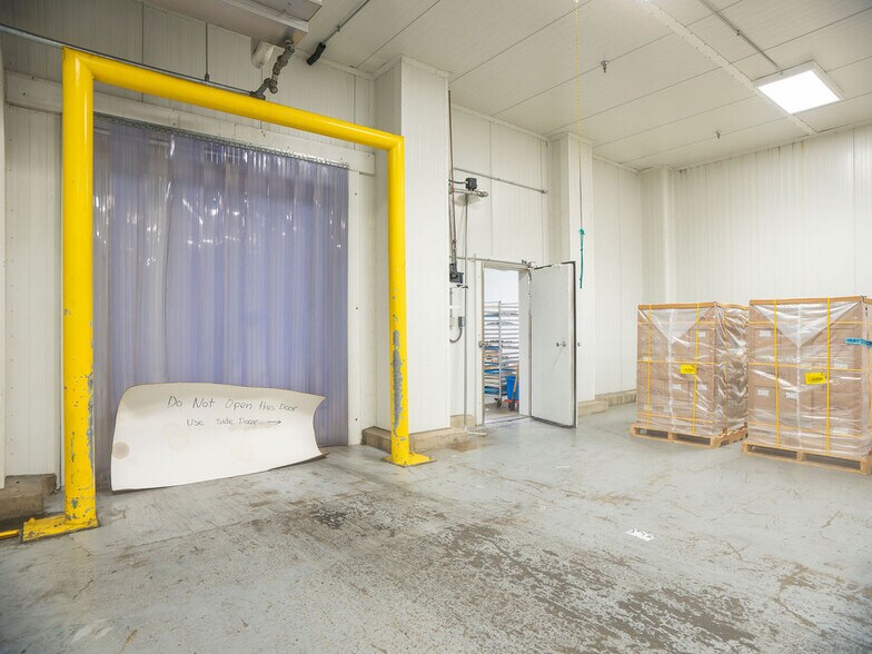 More Photos Of 2733 W Harrison St, Chicago Warehouse For Sale