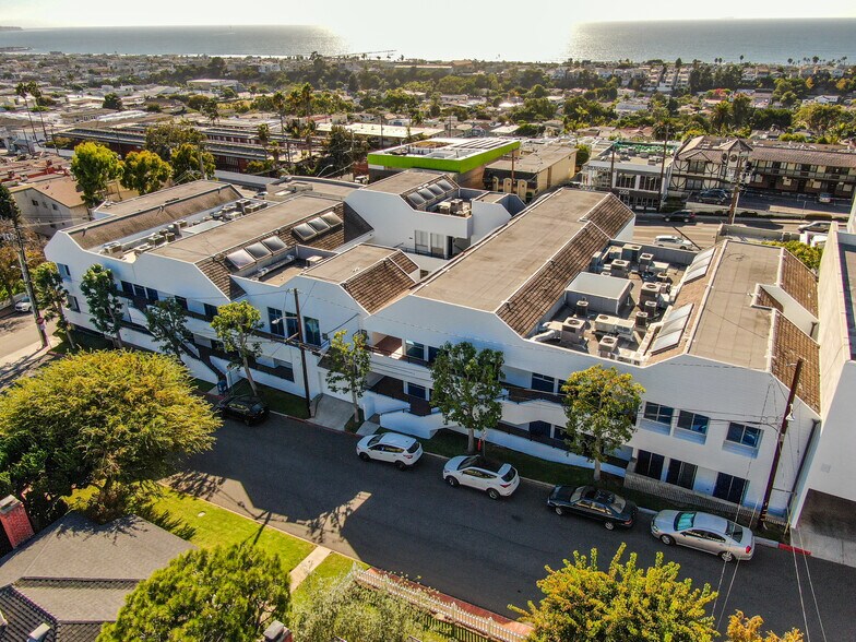 More Photos Of 2200 Pacific Coast Hwy, Hermosa Beach Office For Sale