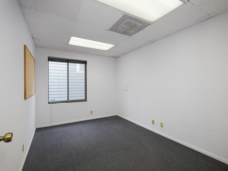 More Photos Of 302 W Grand Ave, El Segundo Office For Lease
