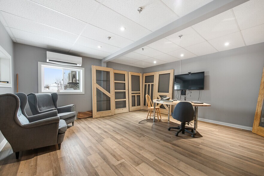 More Photos Of 14 Conway St, Madawaska Valley Manufacturing For Sale