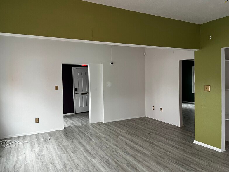 More Photos Of 4235 Central Ave, Saint Petersburg Loft Creative Space For Sale