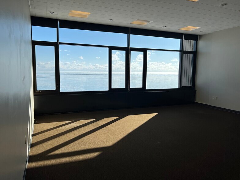 More Photos Of 750 N Lincoln Memorial Dr, Milwaukee Sports And Entertainment For Lease