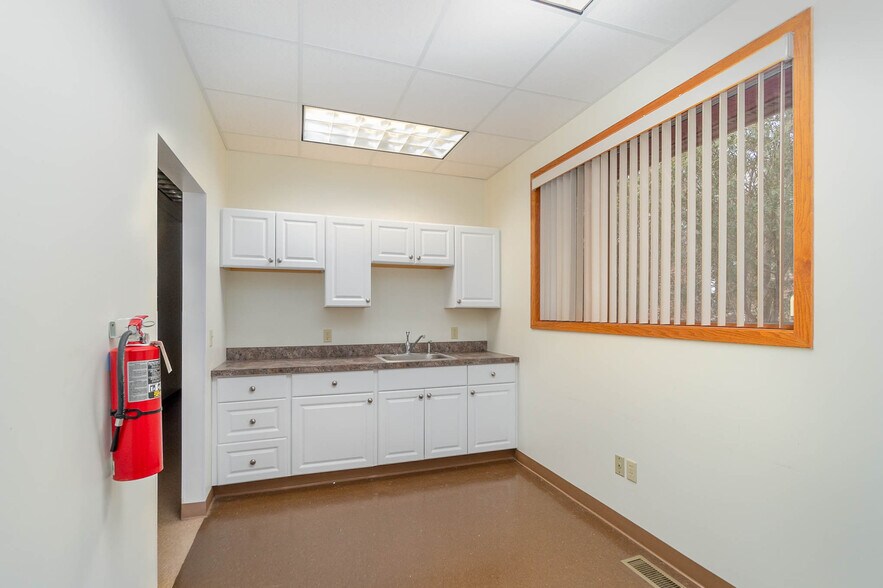 More Photos Of 5225 Hampton Pl, Saginaw Medical For Sale