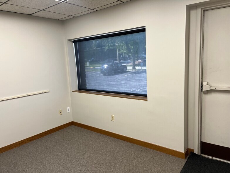 More Photos Of 414 Northwestern Ave, Ames Office For Sale