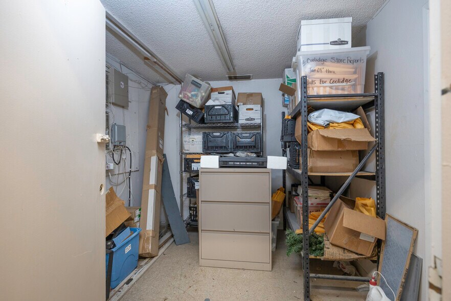 More Photos Of 655 W Cottonwood Ln, Casa Grande Showroom For Sale