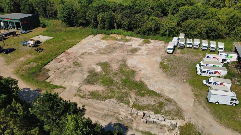 More Photos Of 4040 Northern Blvd, Montgomery Land For Lease