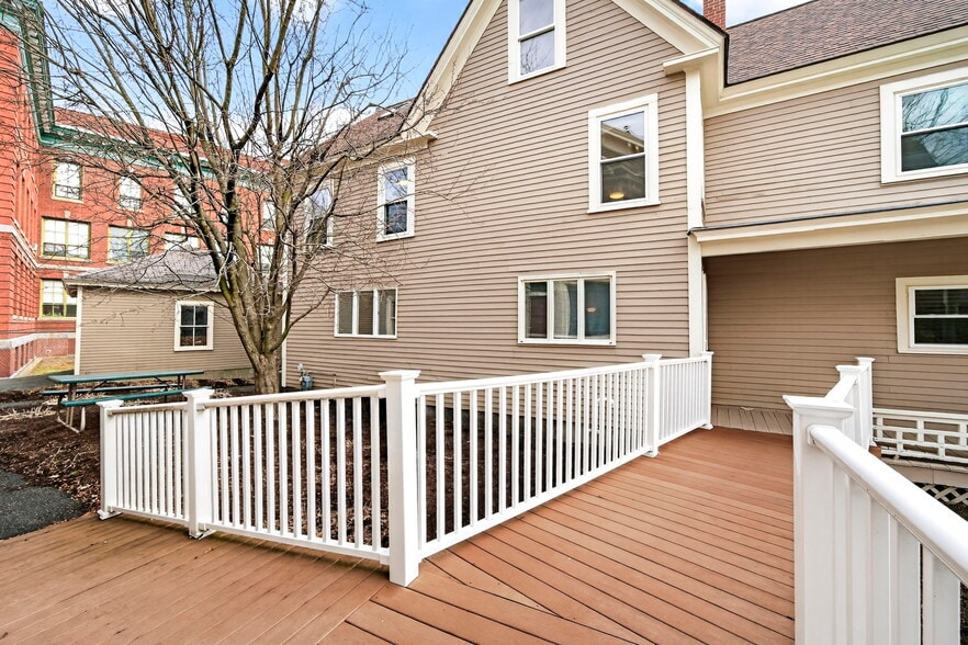 More Photos Of 35 E Pearl St, Nashua Office For Sale