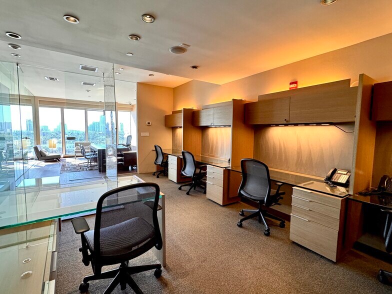 More Photos Of 1680 Michigan Ave, Miami Beach Office For Sale