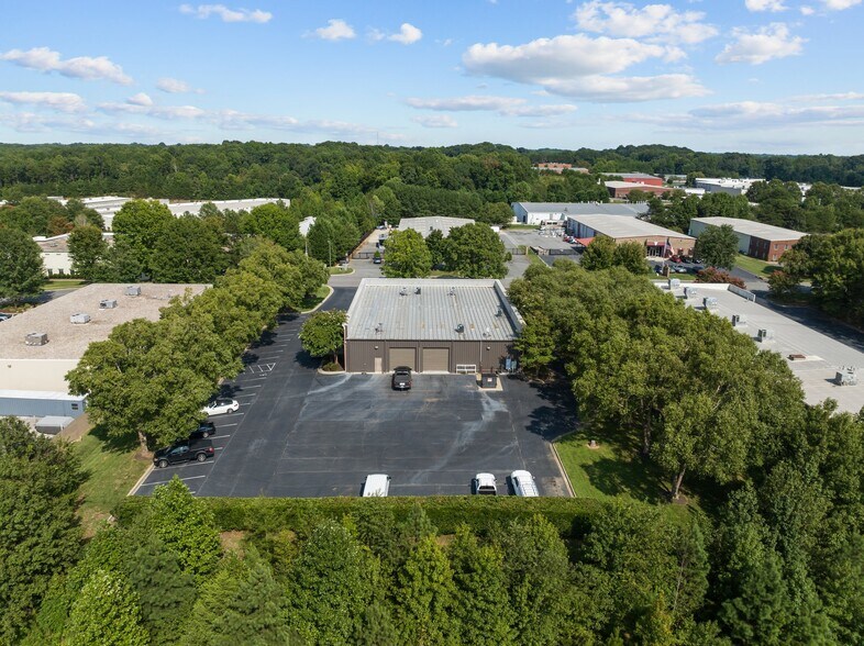 More Photos Of 147 Cedar Pointe Dr, Mooresville Research And Development For Lease