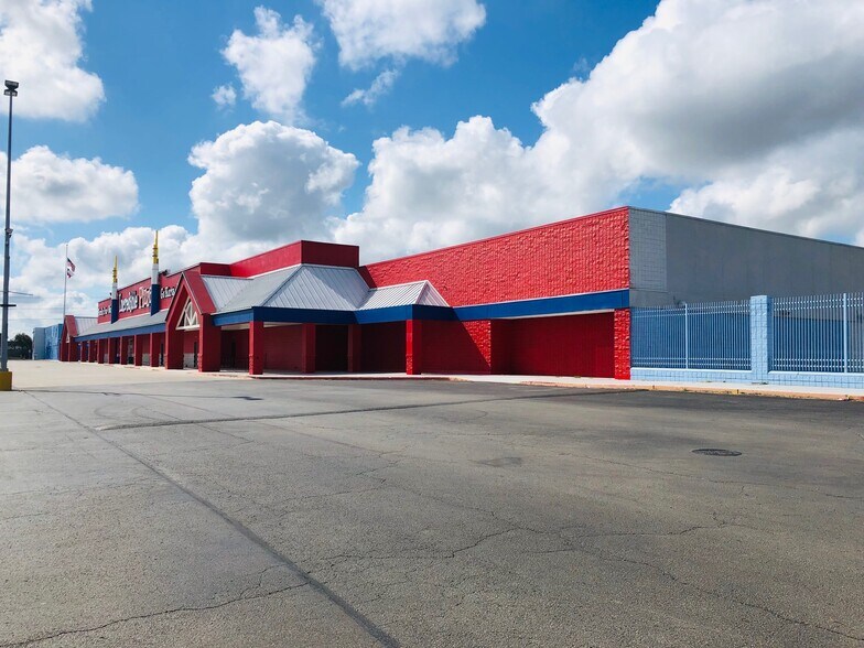 More Photos Of 2015 SW Loop 410, San Antonio Freestanding For Sale