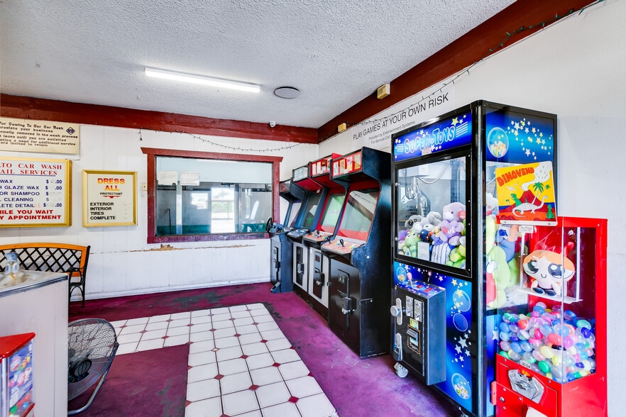 More Photos Of 660 E Foothill Blvd, Rialto Carwash For Sale