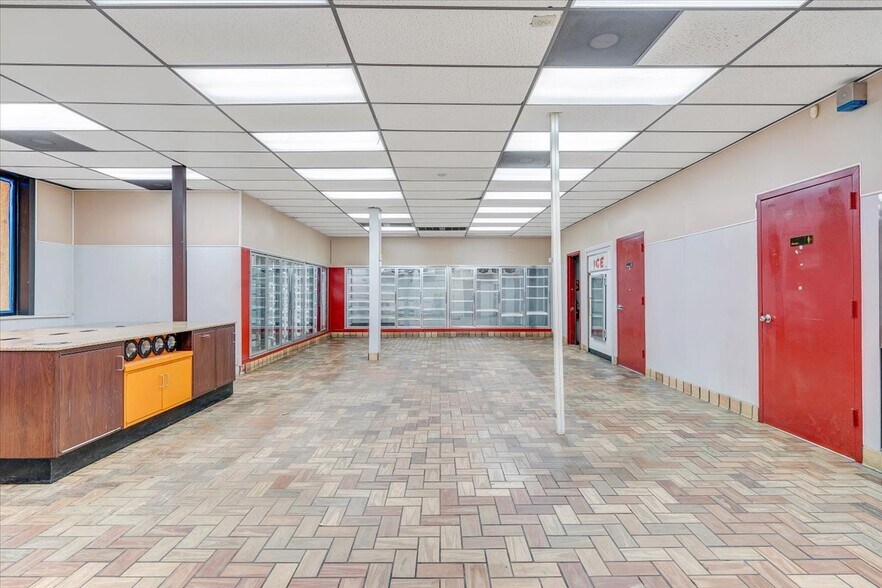 More Photos Of 1000 Electric Rd, Salem Convenience Store For Sale