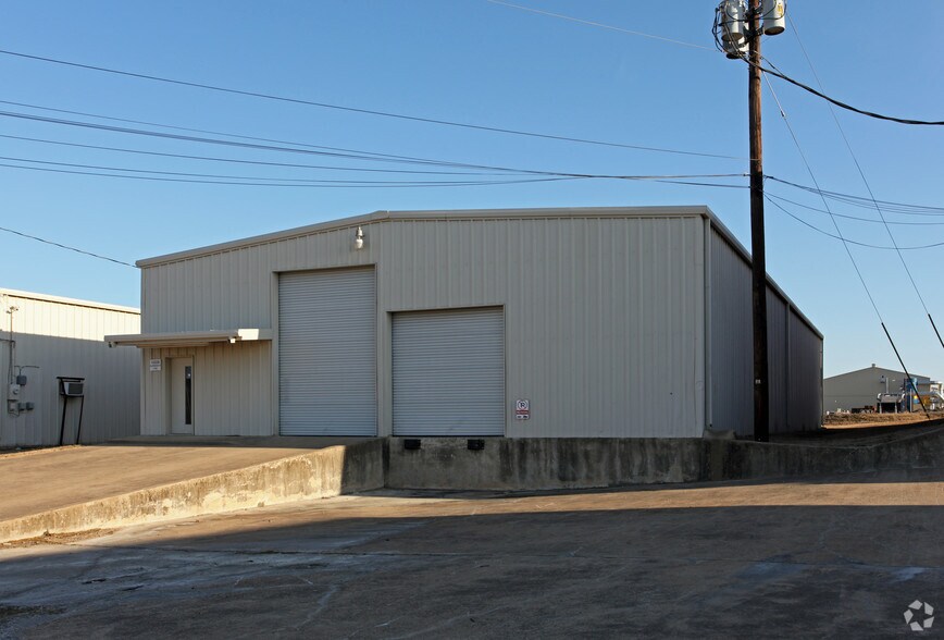Primary Photo Of 12228 Currency Cir, Forney Warehouse For Lease