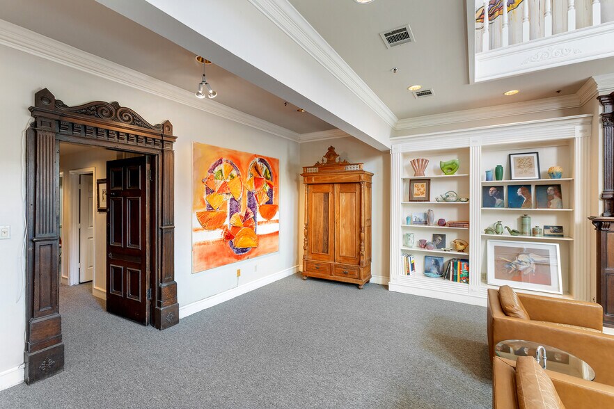 More Photos Of 4821 Broadway St, Addison Office For Sale