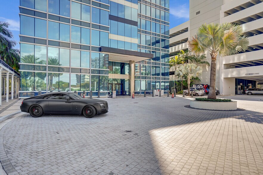 More Photos Of 18851 NE 29th Ave, Aventura Office For Lease