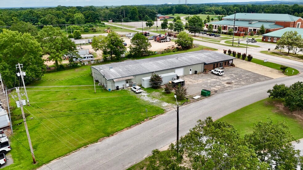 More Photos Of 1801 Market St, Opelika Light Manufacturing For Lease