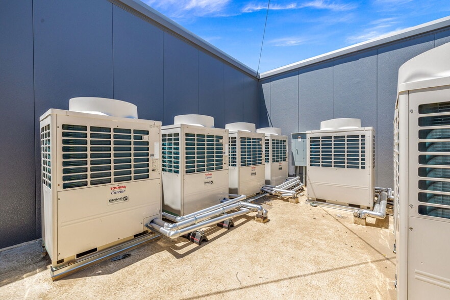 More Photos Of 18194 Blue Dream Crossing, Desert Hot Springs Manufacturing For Sale