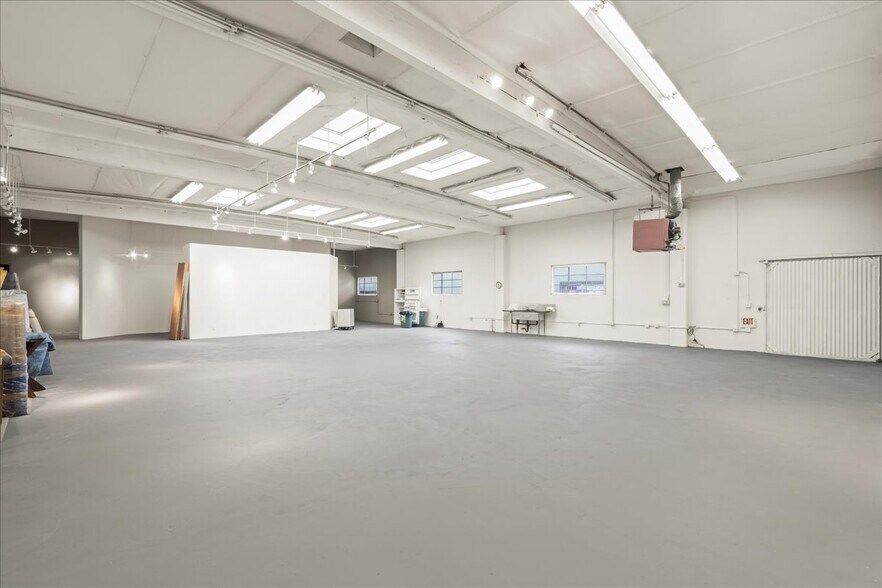 More Photos Of 4075 Transport St, Palo Alto Service For Lease