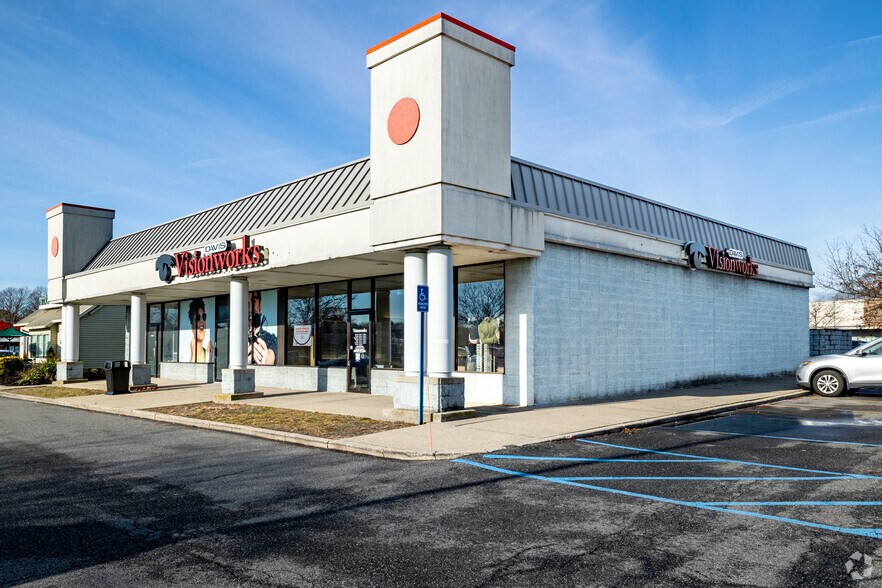 More Photos Of 367 N Service Rd, Patchogue Unknown For Lease