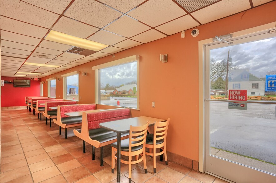 More Photos Of 3498 Sharon Rd, West Middlesex General Retail For Sale