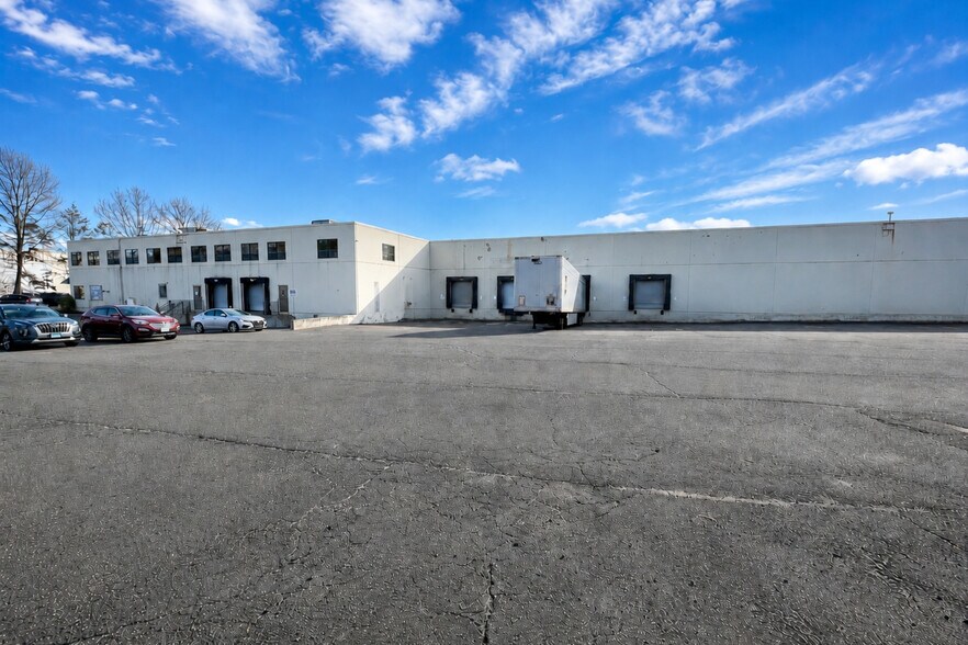 More Photos Of 30 Nutmeg Dr, Trumbull Research And Development For Lease