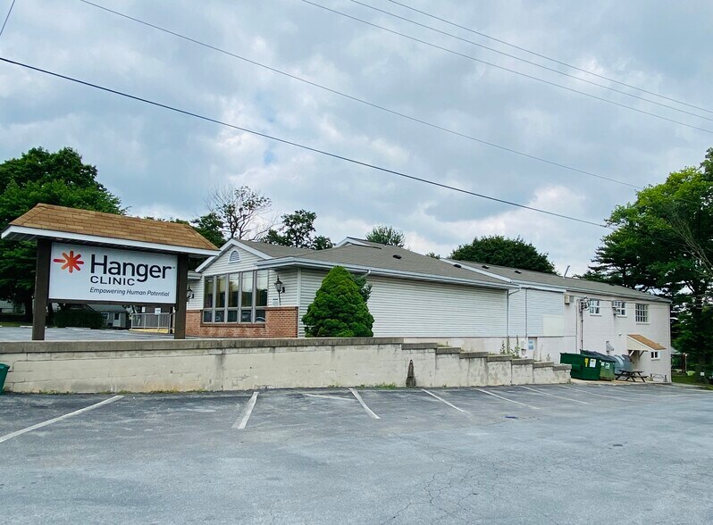 More Photos Of 915 N Hanover St, Elizabethtown Medical For Sale