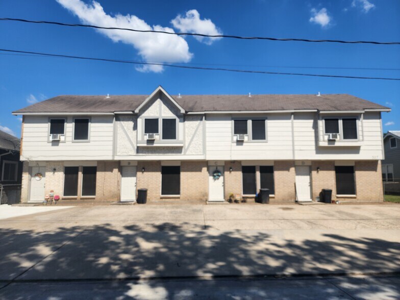 More Photos Of 517 5th St, Humble Apartments For Sale