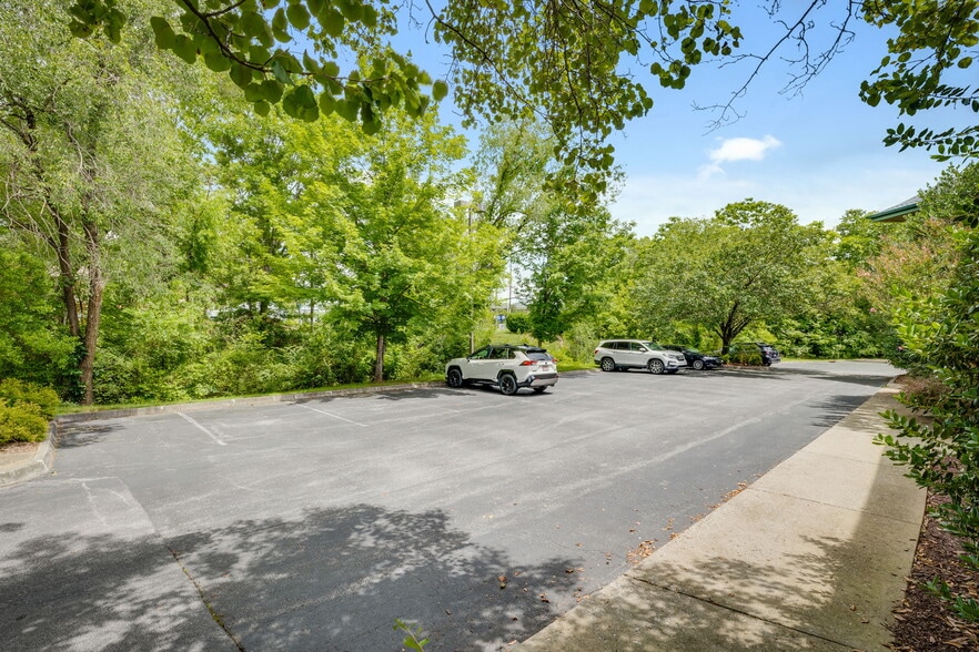 More Photos Of 2025 Meadowview Pky, Kingsport Medical For Lease