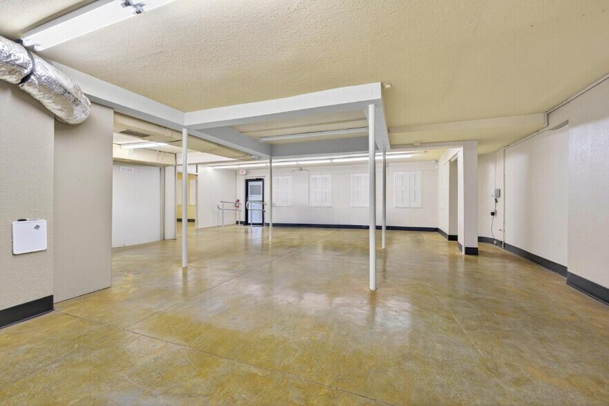 More Photos Of 2006 S Atlantic Ave, Daytona Beach Shores Freestanding For Sale