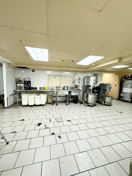 More Photos Of 908-912B Hempstead Tpke, Franklin Square Restaurant For Sale