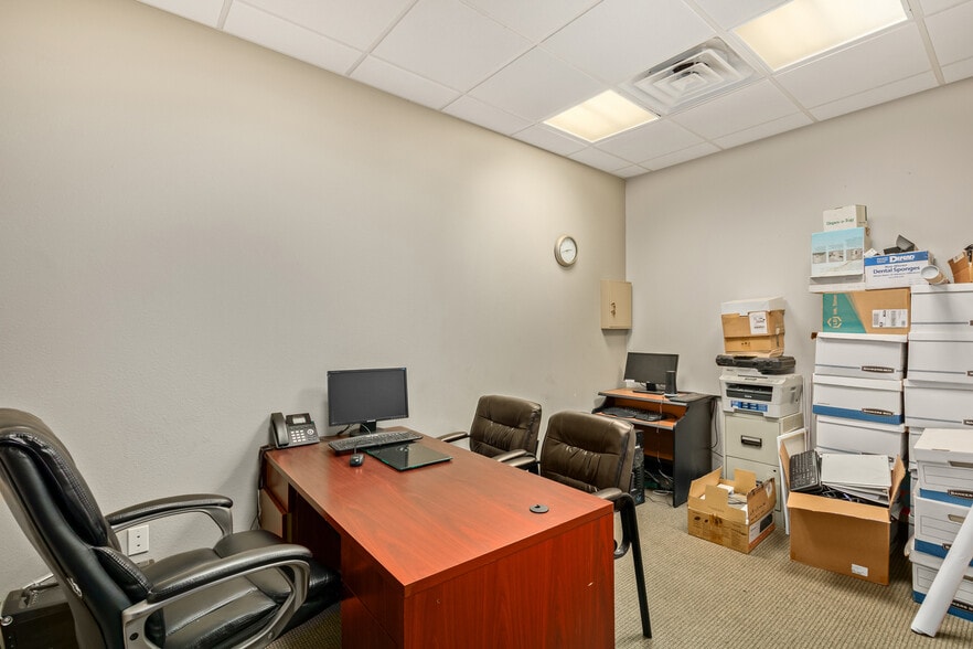 More Photos Of 9179 W Thunderbird Rd, Peoria Medical For Lease