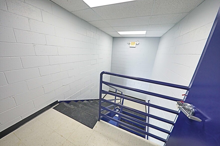 More Photos Of 999 Willow Grove St, Hackettstown Warehouse For Lease