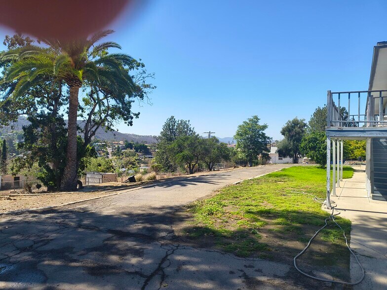 More Photos Of 9420 Emerald Grove Ave, Lakeside Apartments For Sale