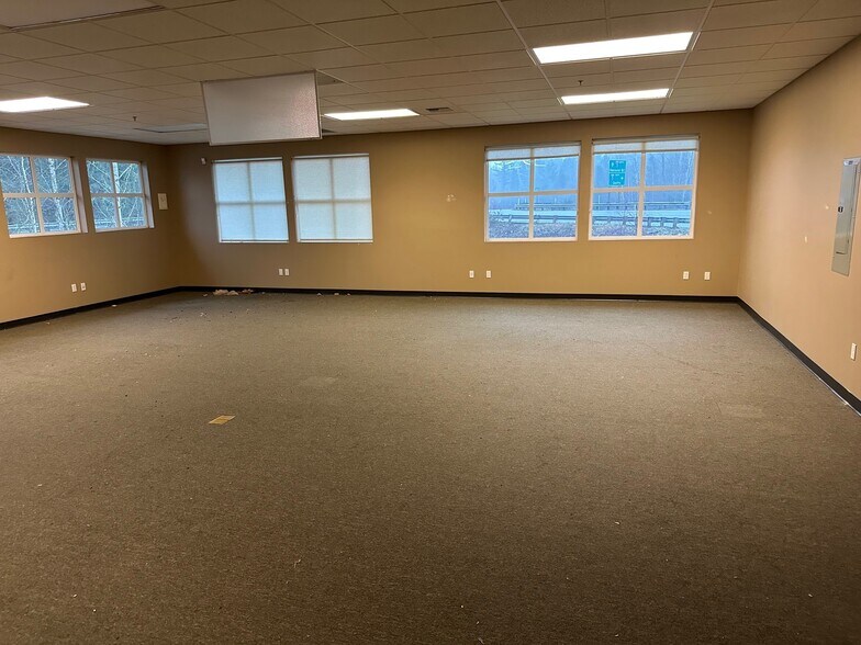 More Photos Of 8105 Birch Bay Square St, Blaine Office For Lease