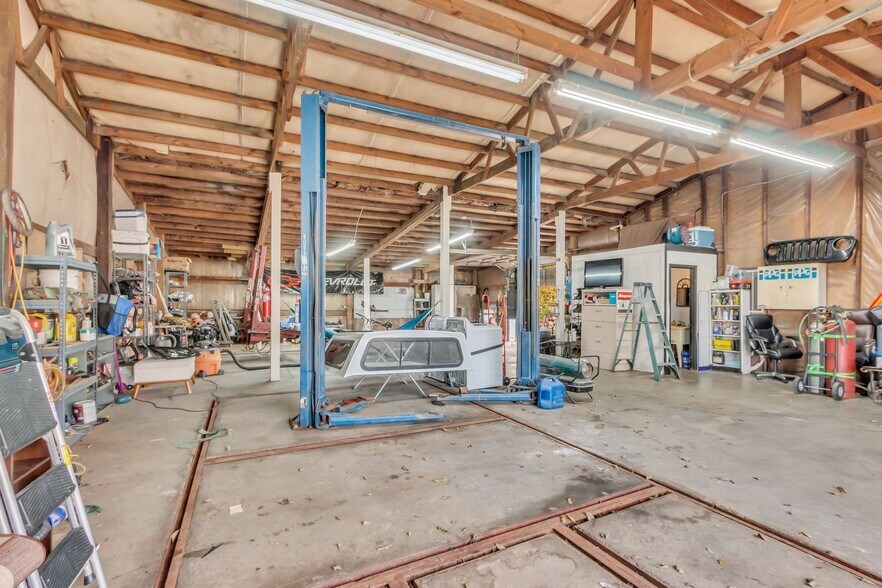 More Photos Of 6522 Polk Ln, Columbia Auto Repair For Sale