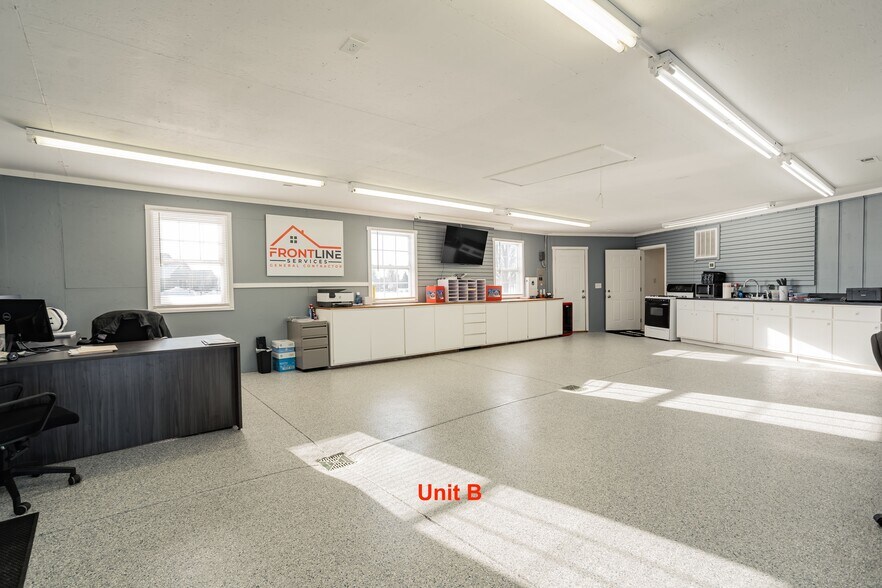 More Photos Of 8758 IN-9, Pendleton Light Manufacturing For Sale