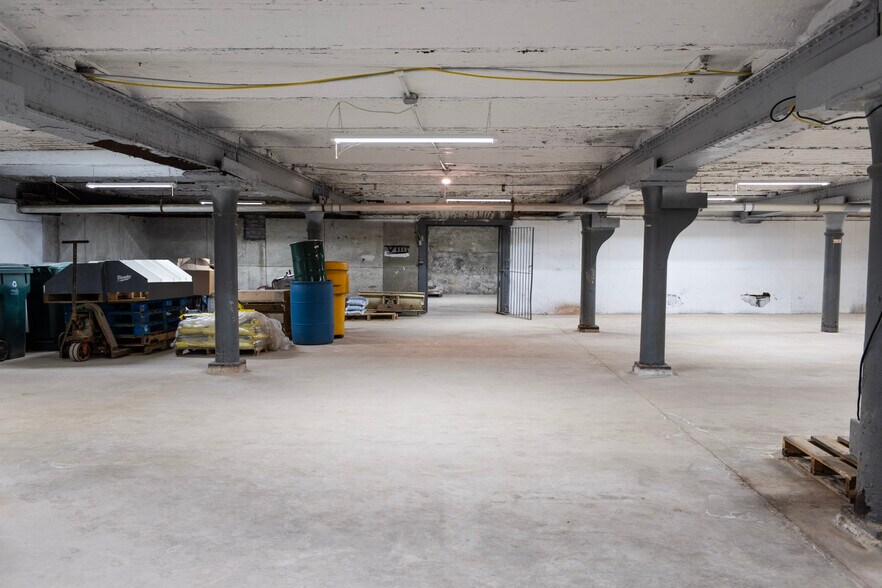 More Photos Of 2025-2033 Elm St, Cincinnati Warehouse For Sale