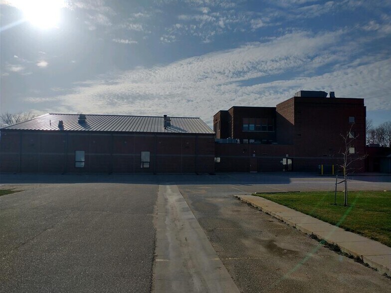 More Photos Of 1007 Cady St, Chapman Schools For Sale