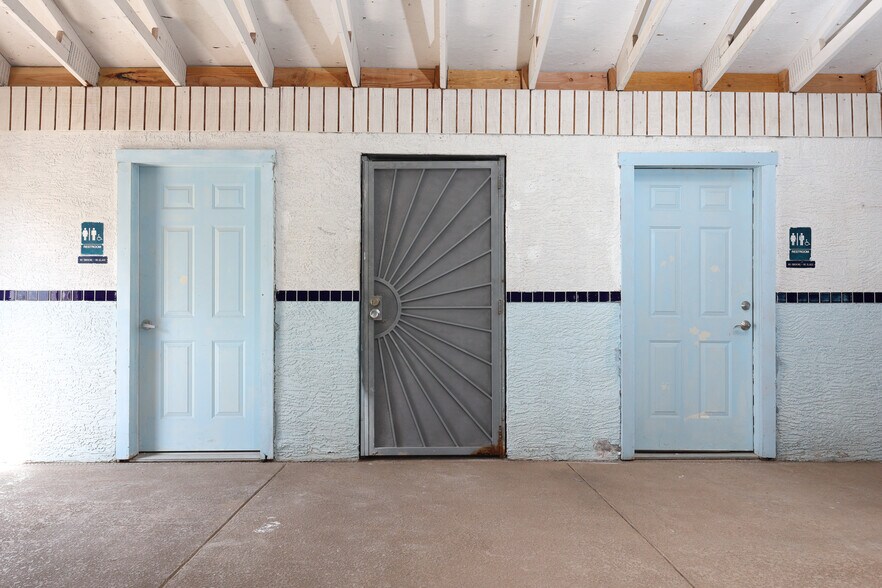 More Photos Of 112 E Cottonwood Ln, Casa Grande Freestanding For Sale