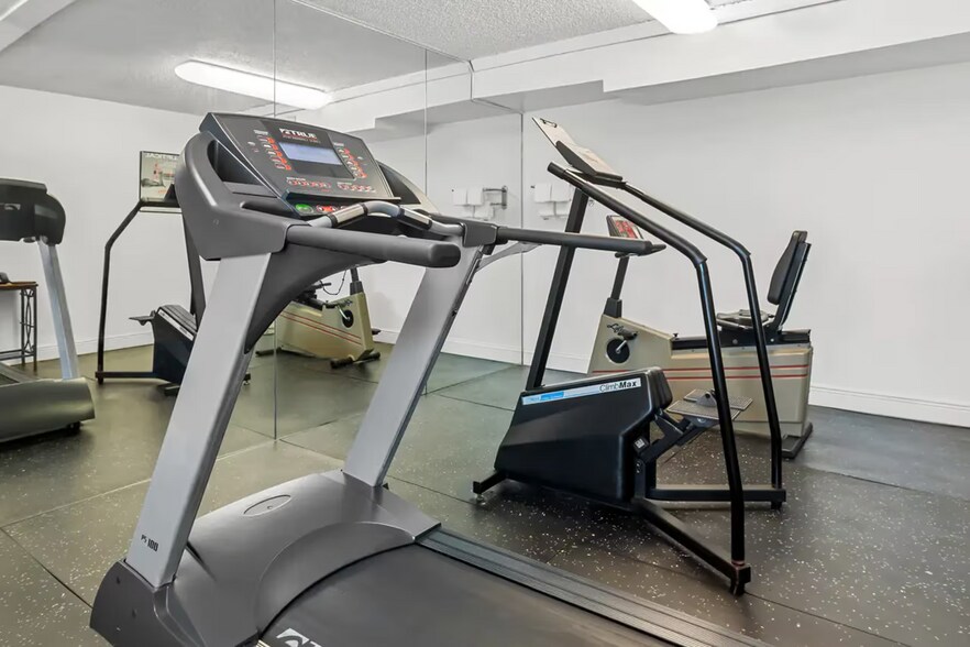 More Photos Of 1400 34th St N, Saint Petersburg Hotel For Sale