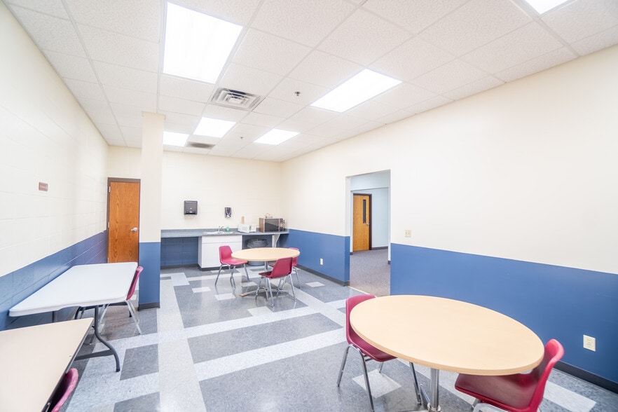 More Photos Of 1220 Mound Ave, Racine Self Storage For Lease