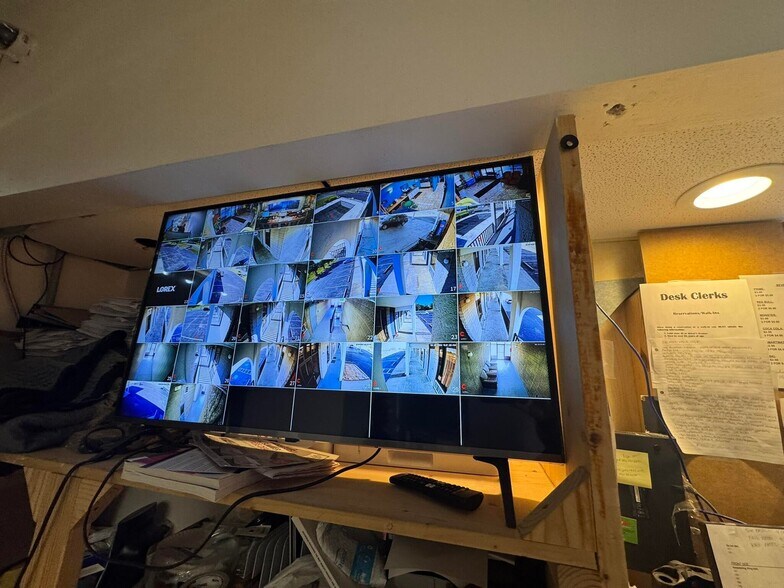 More Photos Of 990 Maple St, Russell Springs Hotel For Sale