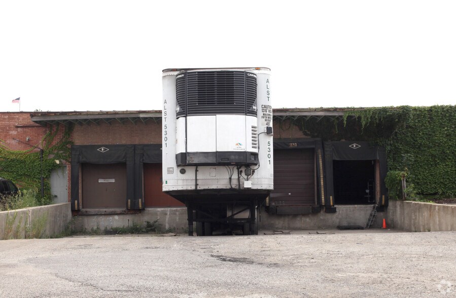 More Photos Of 2701 N Kildare Ave, Chicago Warehouse For Lease