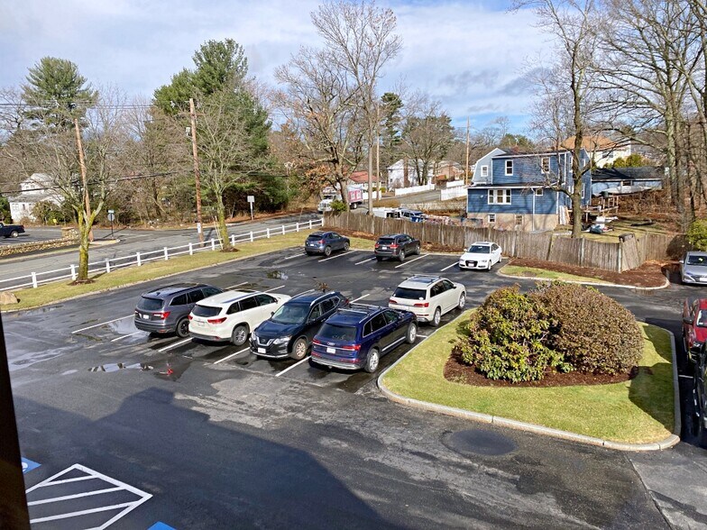 More Photos Of 188 Main St, Wilmington Freestanding For Lease