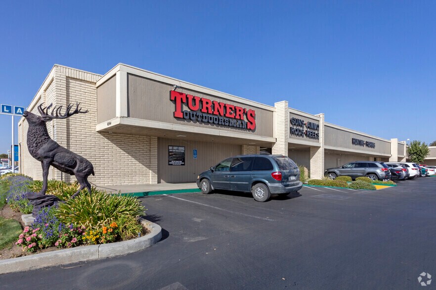 More Photos Of 6214 N Blackstone Ave, Fresno Unknown For Lease