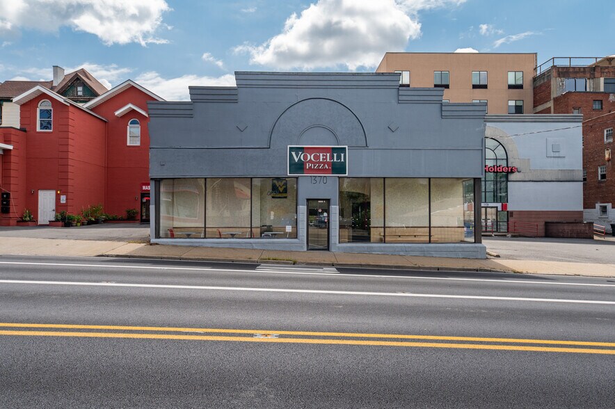 More Photos Of 1370 University Ave, Morgantown Storefront Retail Office For Lease