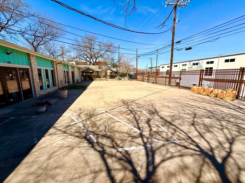 More Photos Of 2205 E 5th St, Austin Loft Creative Space For Sale