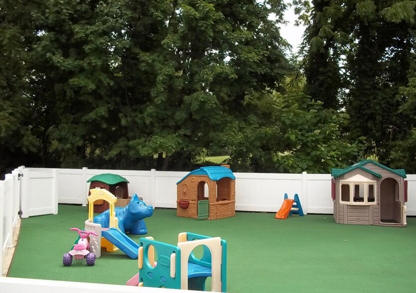 More Photos Of 625 Chambers Rd, York Daycare Center For Lease