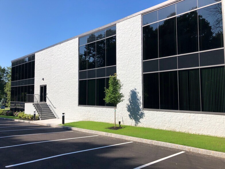 More Photos Of 4 Northeastern Blvd, Salem Office For Lease
